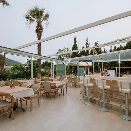 Paleos Apartahotel Ialisos