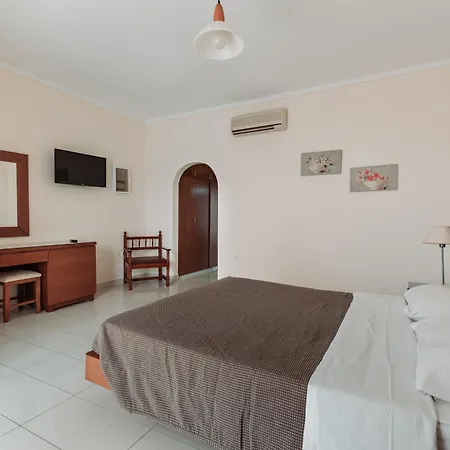 Paleos Apartahotel 3*